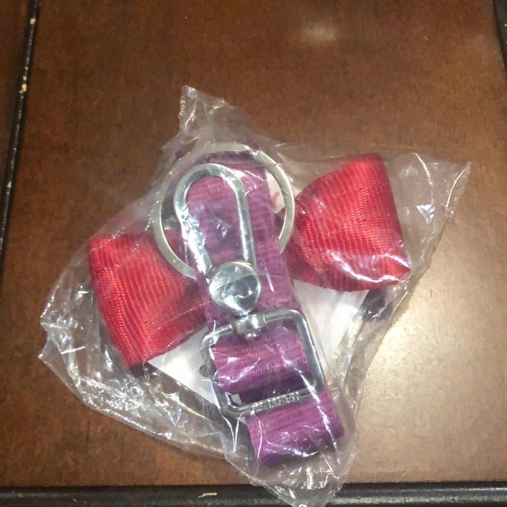 Harveys Merry & Bright bow keychain